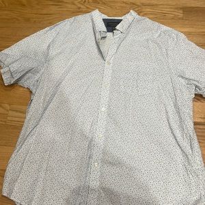 Banana republic standard fit men’s button-down short sleeve shirt